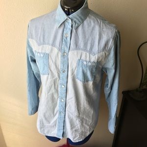 Vintage 80s Women’s Wrangler Denim Chambray Button Down Shirt with Cutout Cuff